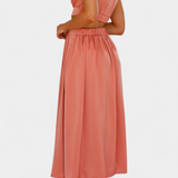 Jocelyn Conjunto Largo Minimalista con Escote Alto y Abertura Lateral