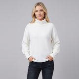 Jersey de cuello alto para mujer con detalle de botones en las mangas y corte holgado