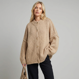 Cárdigan de mujer con mangas murciélago, solapa y detalle de botones metálicos