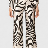 Sybella Conjunto de Dos Piezas con Hombros Descubiertos y Pantalones Amplios Estampados