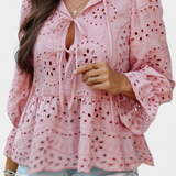 Kayden | Top Bohemio de Encaje con Corte Fluido