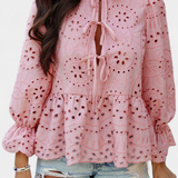 Kayden | Top Bohemio de Encaje con Corte Fluido