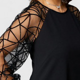 Bellezza Vestido Negro con Mangas de Malla y Corte Holgado