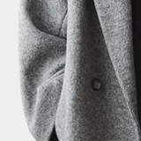Lora | Abrigo Clásico Felisha con Corte Refinado y Estilo Atemporal
