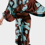 Monte Vestido Largo con Aberturas en Mangas y Estampado Abstracto