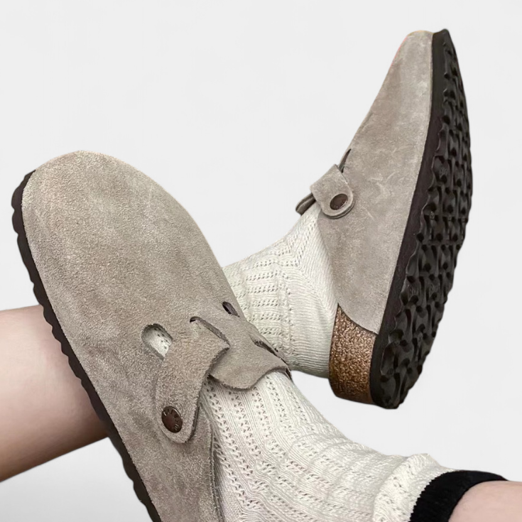 Aubree Zuecos Unisex de Gamuza con Hebilla Ajustable